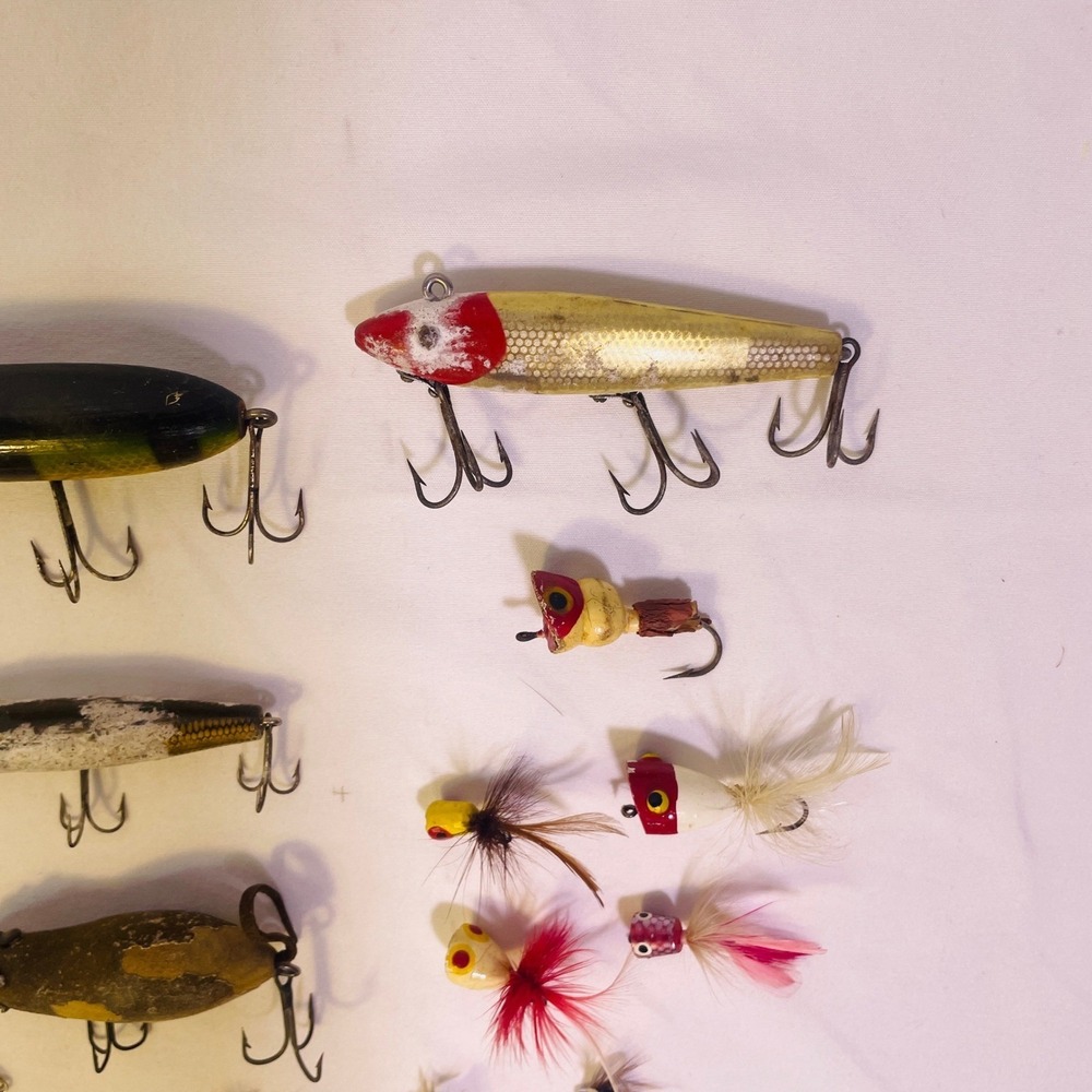 Vintage Fishing Tackle Lot Hawthorne Casting Line Wooden Lures Mouse Popper Tin - Picture 8 of 16